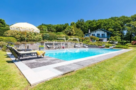 Biarritz, Arcangues : Villa sur le golf avec piscine